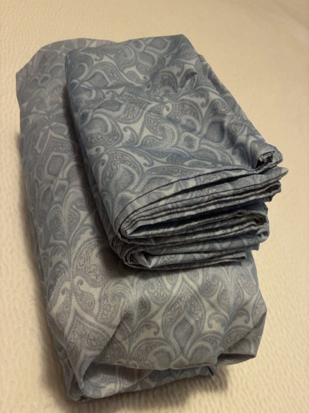 blue swirls.Queen size sheet set - 2 pillows, one flat and one fitted sheet poly